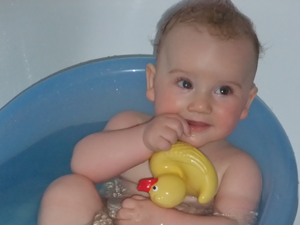 baby in badewanne